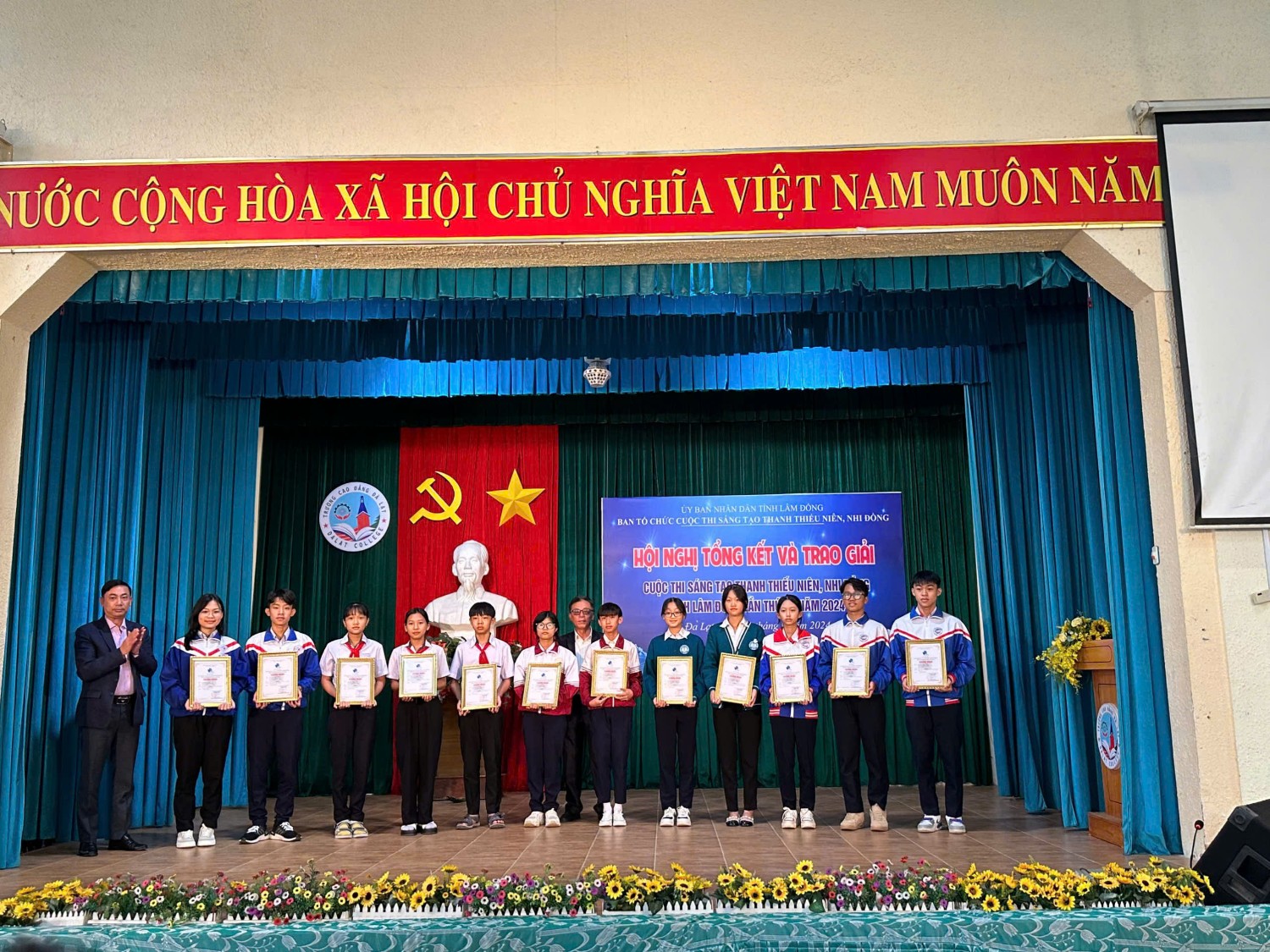 hình